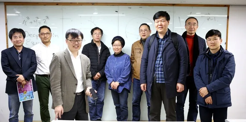  수학책 읽기 모임 ‘수학 지옥’ 회원들. 김선식 기자