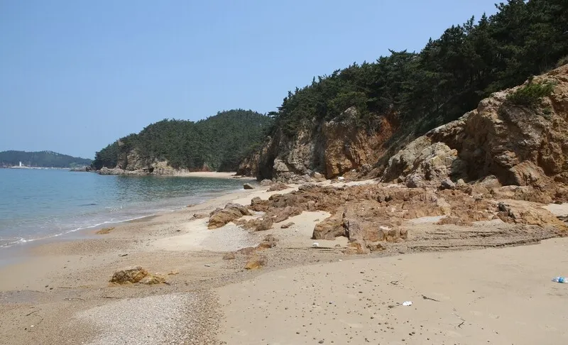  충남 태안군 학암포해수욕장 앞바다에 보이는 ‘소분점도’. 김선식 기자